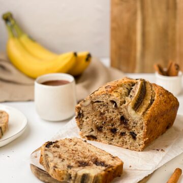 Banana Bread de Post cu Cardamom și Ciocolată